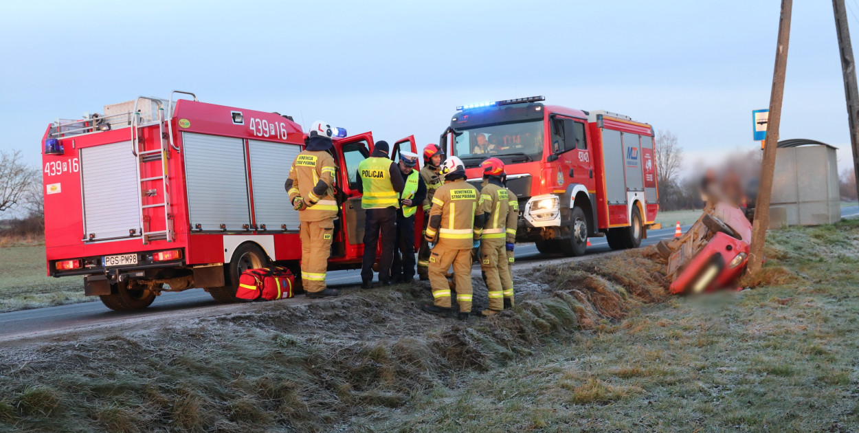 Dachowanie na oblodzonej drodze w Taniecznicy