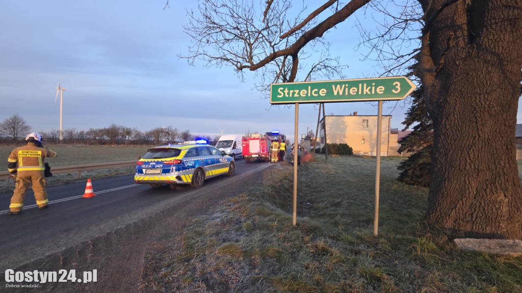 Dachowanie na oblodzonej drodze w Taniecznicy