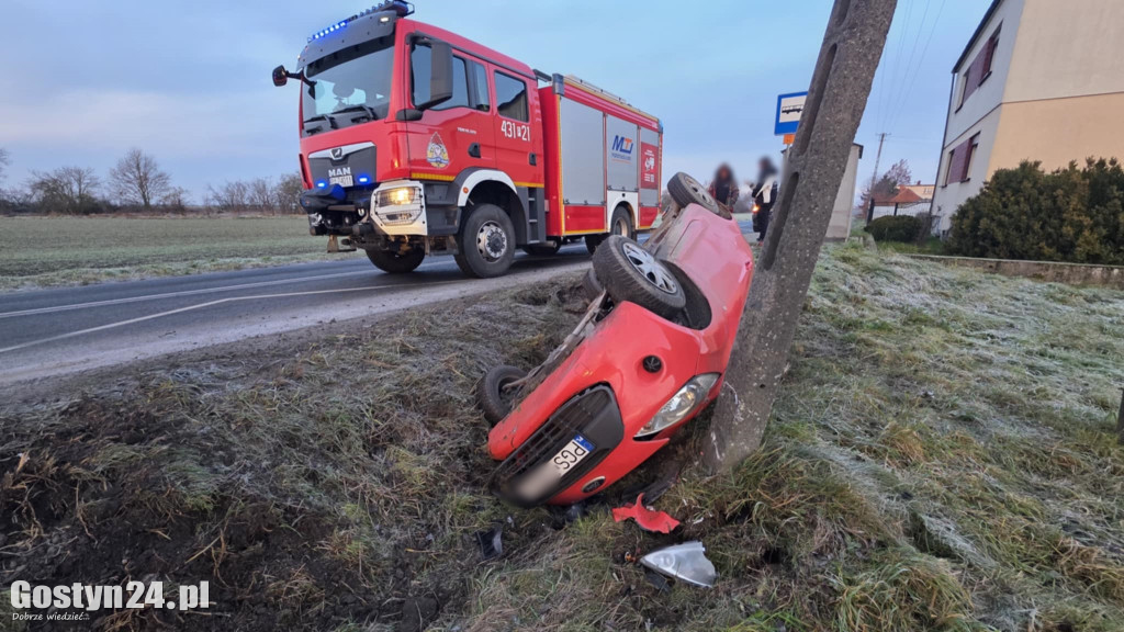 Dachowanie na oblodzonej drodze w Taniecznicy