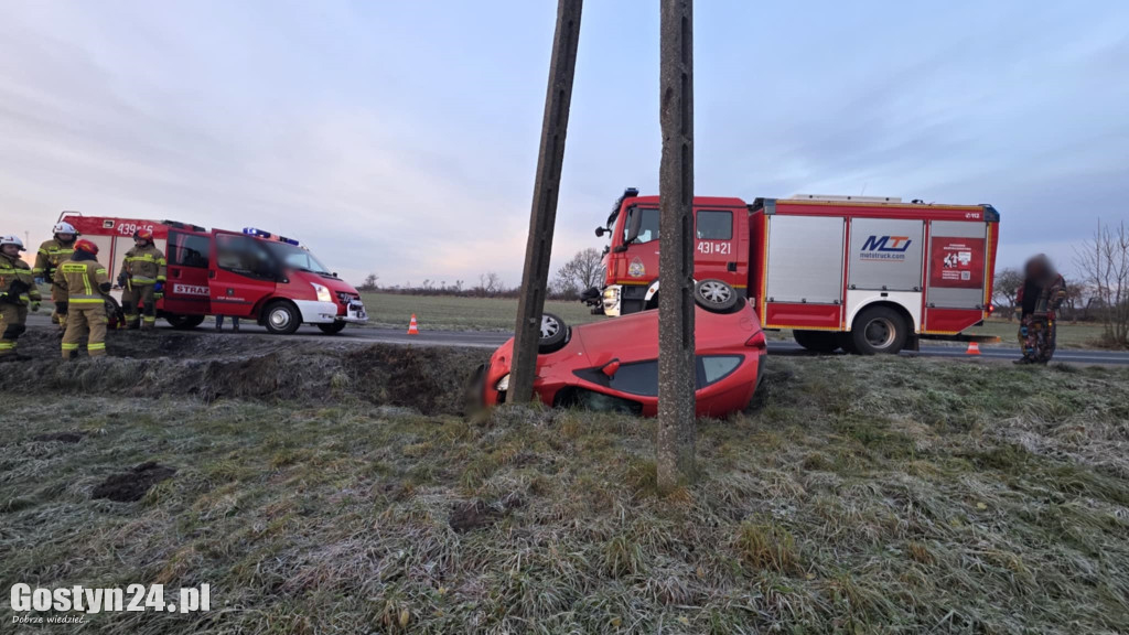 Dachowanie na oblodzonej drodze w Taniecznicy