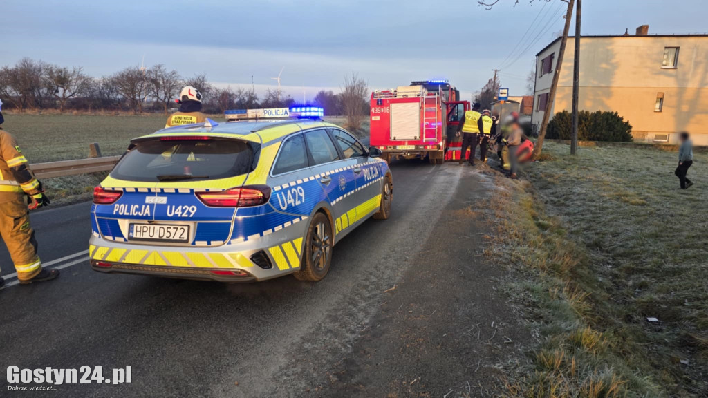 Dachowanie na oblodzonej drodze w Taniecznicy