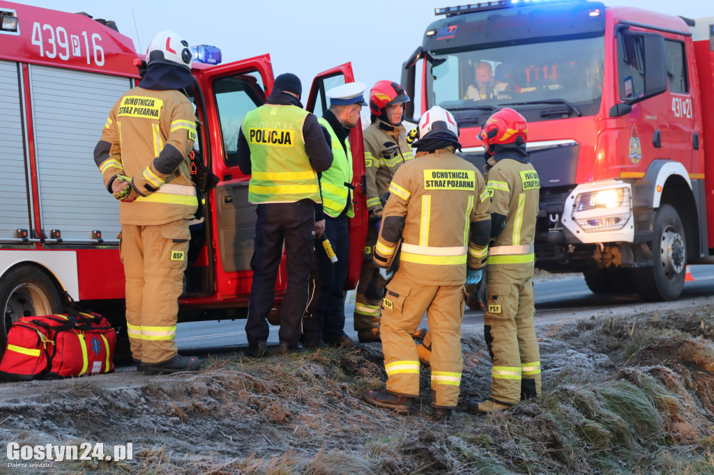 Dachowanie na oblodzonej drodze w Taniecznicy