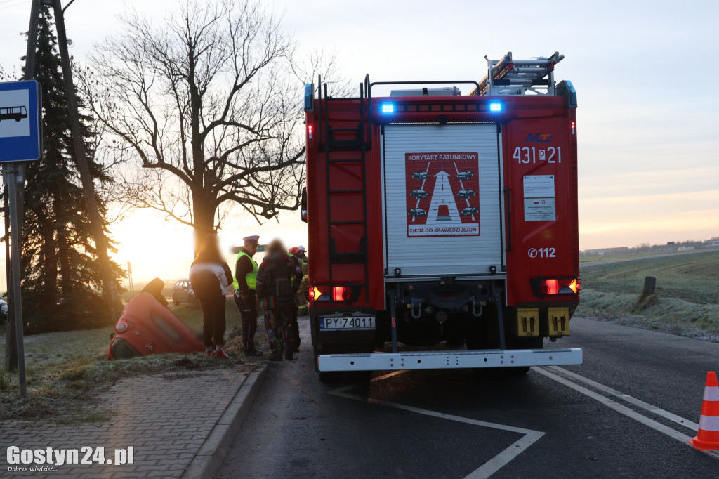 Dachowanie na oblodzonej drodze w Taniecznicy