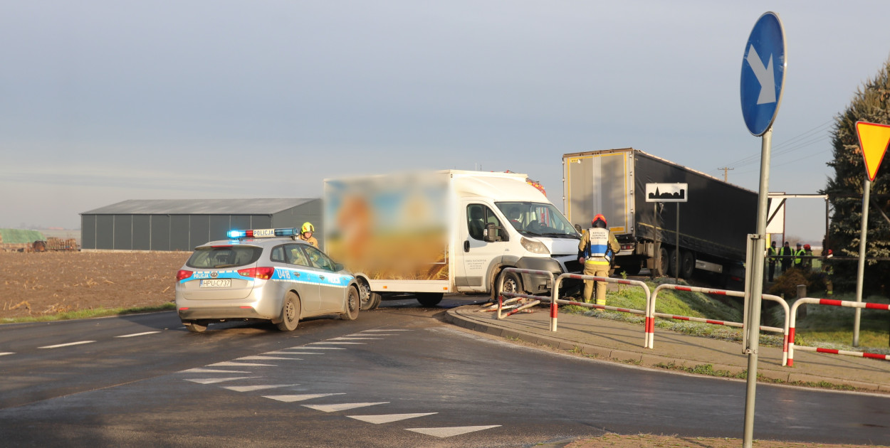 Zderzenie dwóch pojazdów w Żychlewie