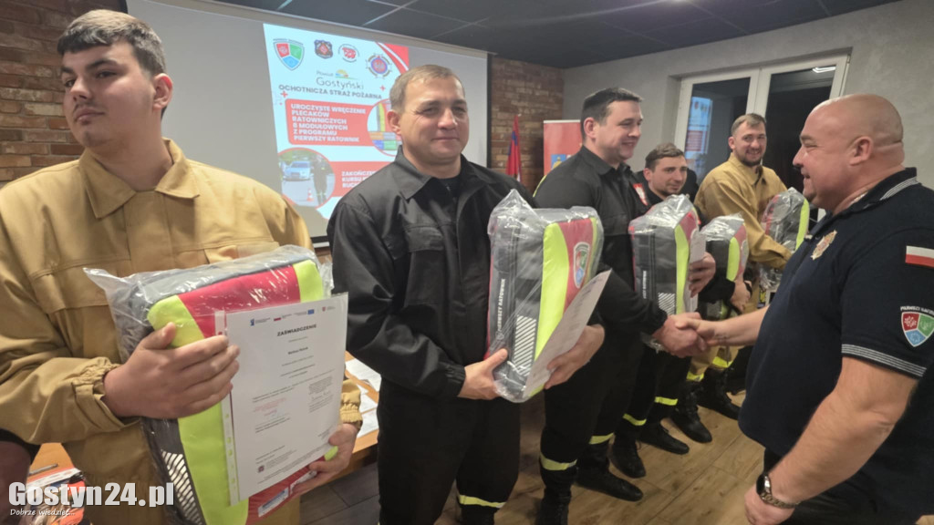 Rozdano plecaki Pierwszy Ratownik w powiecie gostyńskim