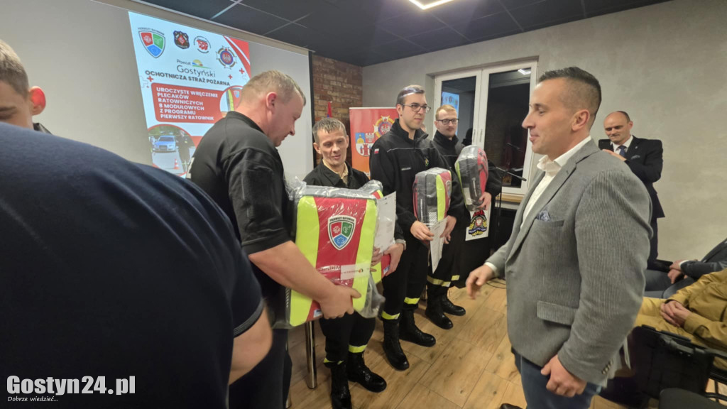 Rozdano plecaki Pierwszy Ratownik w powiecie gostyńskim