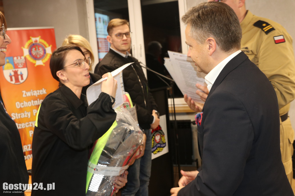 Rozdano plecaki Pierwszy Ratownik w powiecie gostyńskim