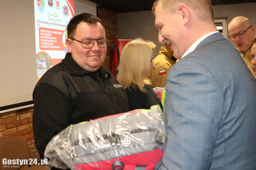 Rozdano plecaki Pierwszy Ratownik w powiecie gostyńskim