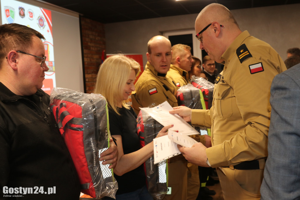 Rozdano plecaki Pierwszy Ratownik w powiecie gostyńskim