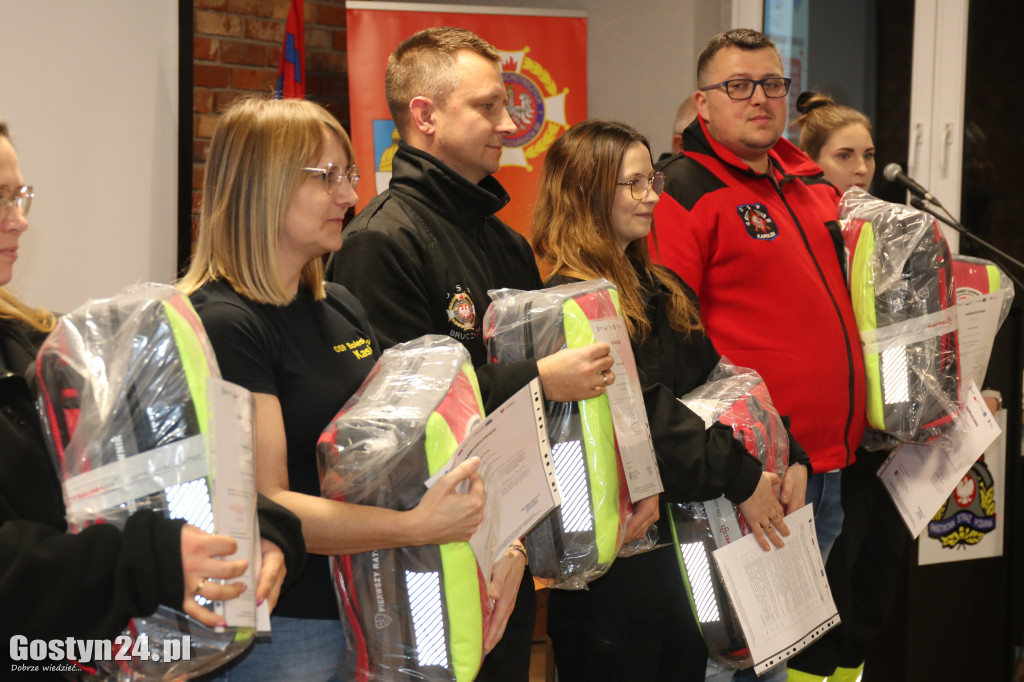 Rozdano plecaki Pierwszy Ratownik w powiecie gostyńskim
