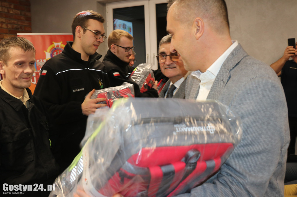 Rozdano plecaki Pierwszy Ratownik w powiecie gostyńskim