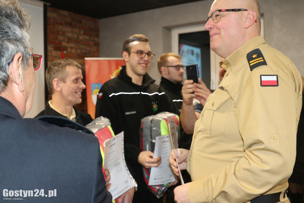 Rozdano plecaki Pierwszy Ratownik w powiecie gostyńskim