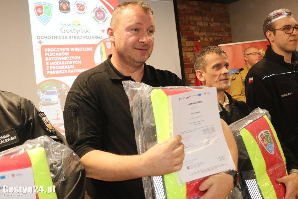 Rozdano plecaki Pierwszy Ratownik w powiecie gostyńskim
