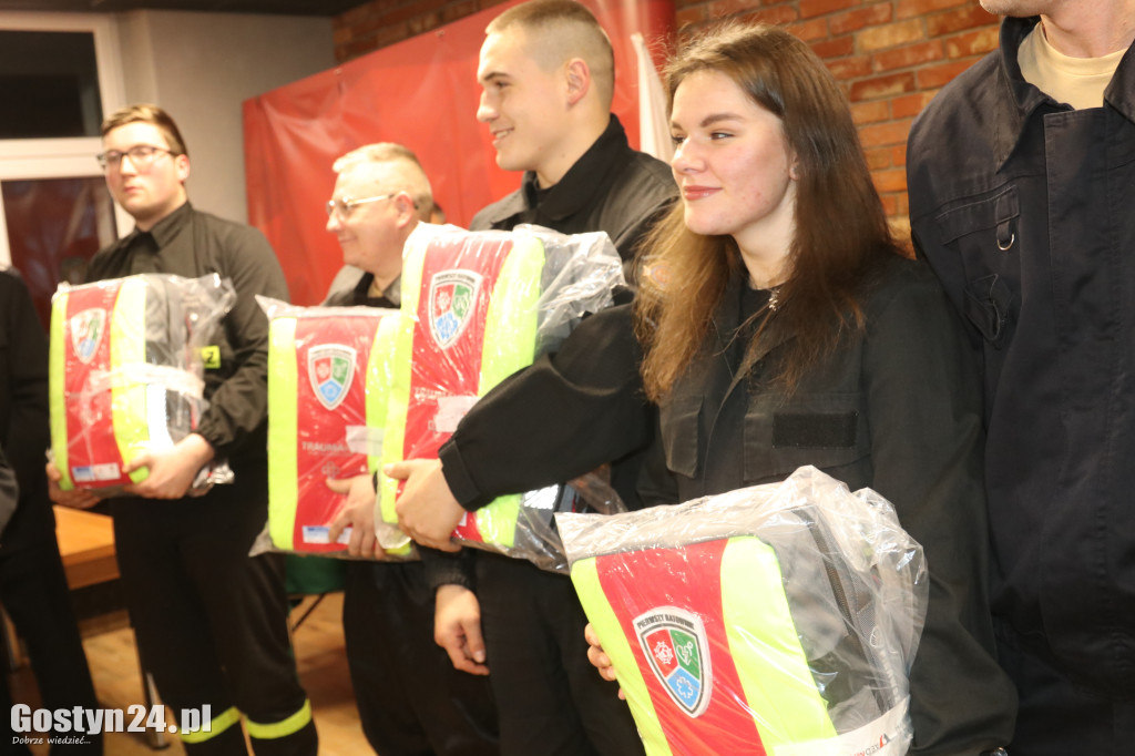Rozdano plecaki Pierwszy Ratownik w powiecie gostyńskim