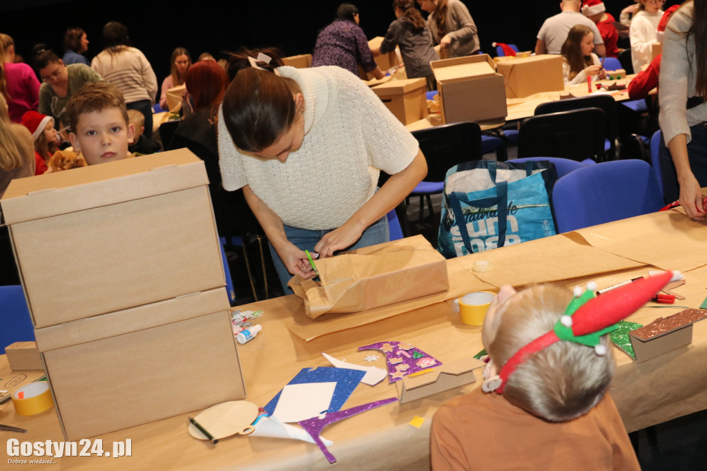 Warsztaty pakowania prezentów w GOK Hutnik