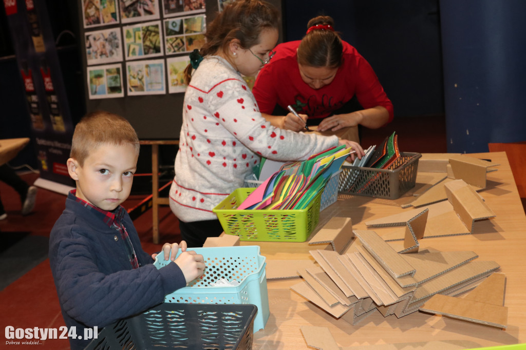 Warsztaty pakowania prezentów w GOK Hutnik