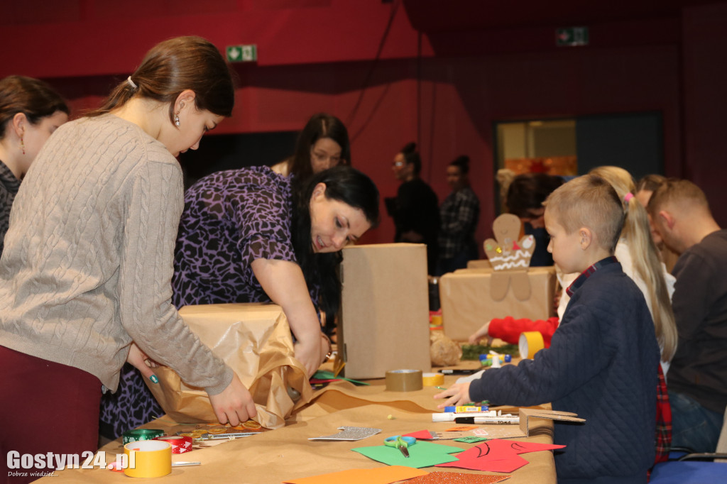 Warsztaty pakowania prezentów w GOK Hutnik