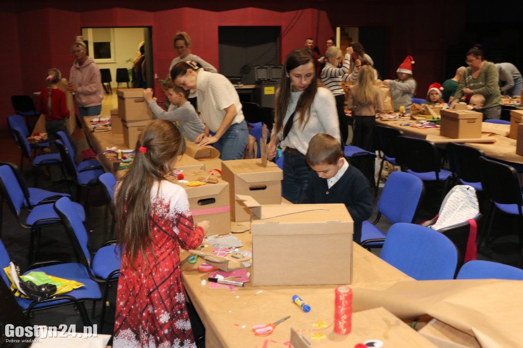 Warsztaty pakowania prezentów w GOK Hutnik