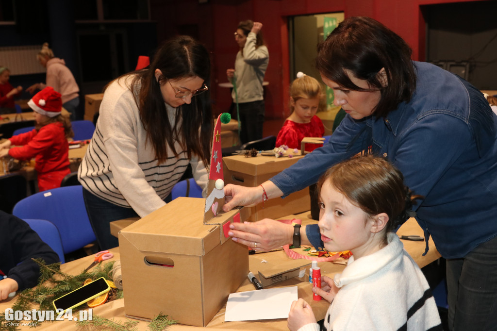 Warsztaty pakowania prezentów w GOK Hutnik