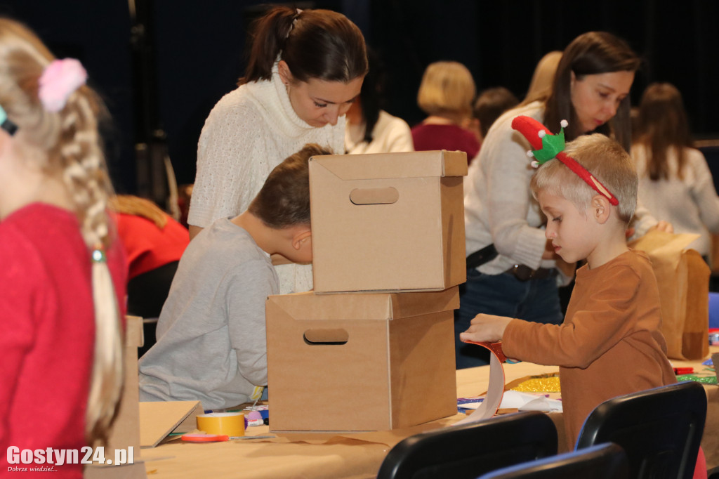 Warsztaty pakowania prezentów w GOK Hutnik