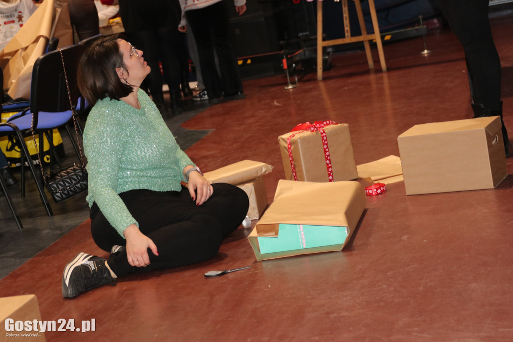 Warsztaty pakowania prezentów w GOK Hutnik