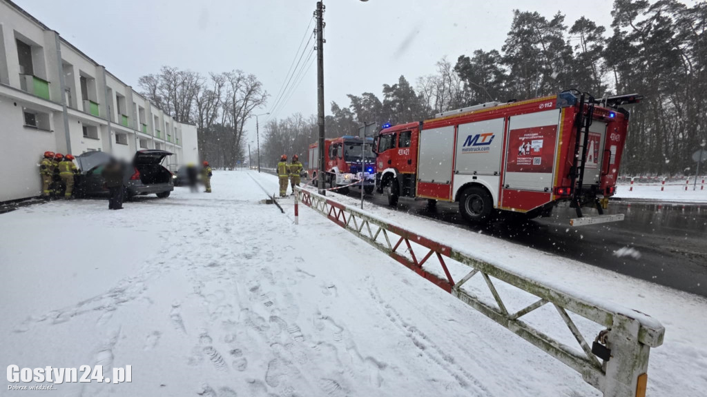 Samochód wjechał w budynek Podleśnej w Gostyniu