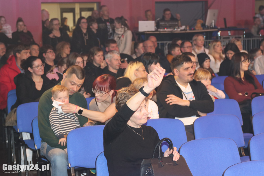 Gostyński Finał WOŚP w GOK Hutnik i licytacja serduszka
