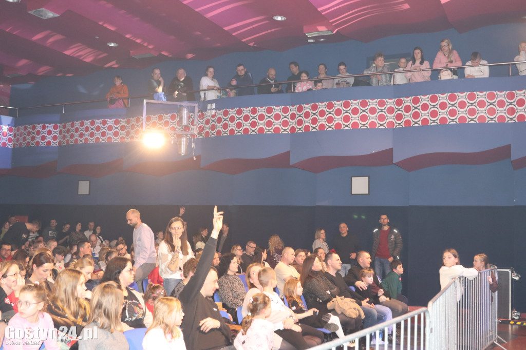 Gostyński Finał WOŚP w GOK Hutnik i licytacja serduszka