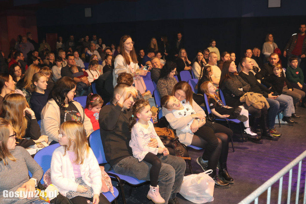 Gostyński Finał WOŚP w GOK Hutnik i licytacja serduszka