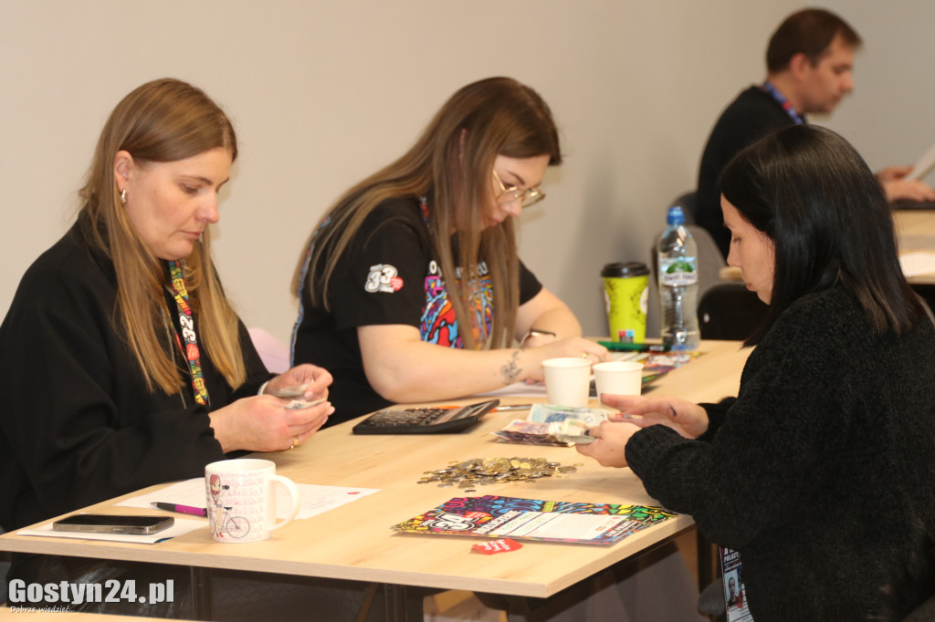 Gostyński Finał WOŚP w GOK Hutnik i licytacja serduszka