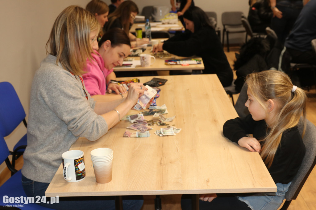Gostyński Finał WOŚP w GOK Hutnik i licytacja serduszka