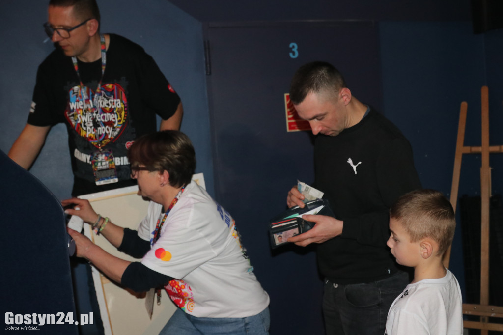 Gostyński Finał WOŚP w GOK Hutnik i licytacja serduszka