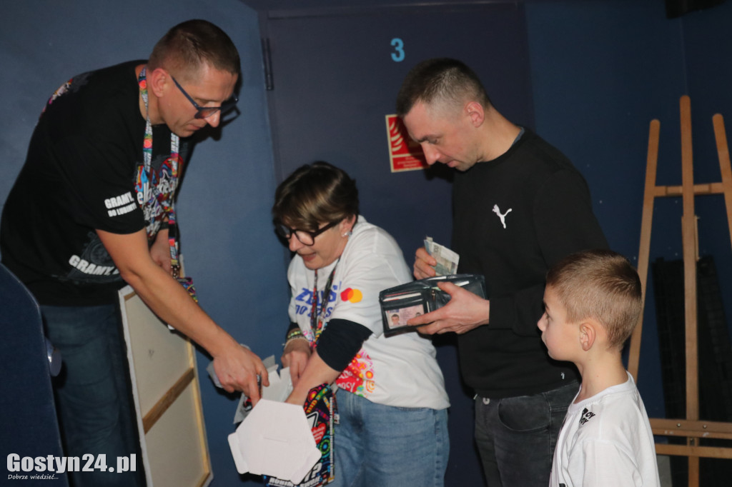 Gostyński Finał WOŚP w GOK Hutnik i licytacja serduszka