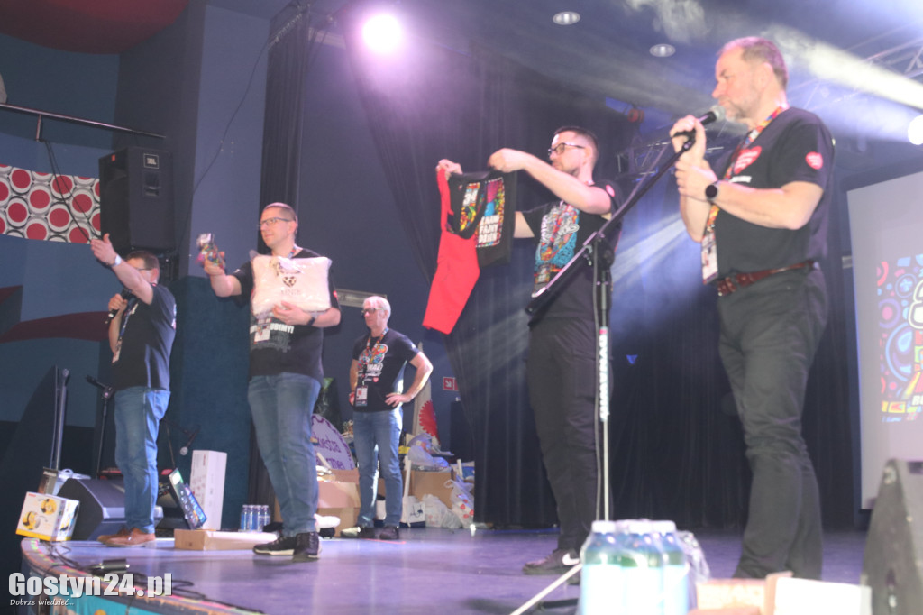 Gostyński Finał WOŚP w GOK Hutnik i licytacja serduszka