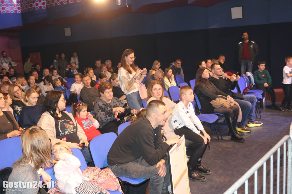 Gostyński Finał WOŚP w GOK Hutnik i licytacja serduszka