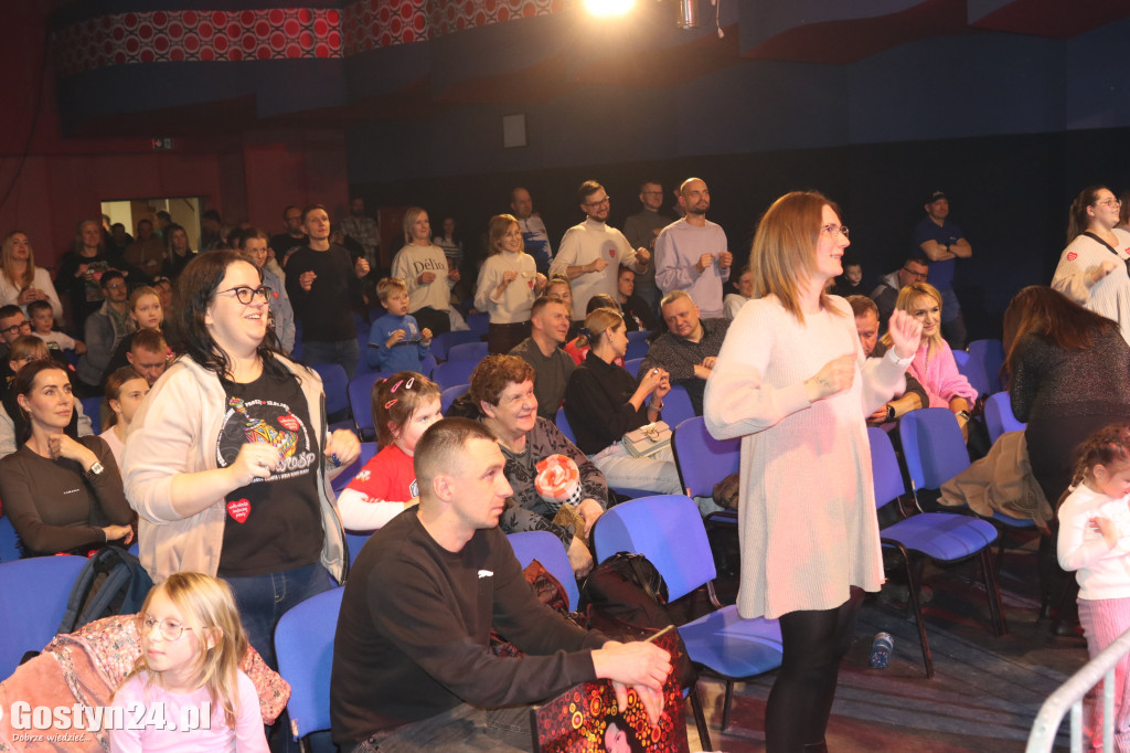 Gostyński Finał WOŚP w GOK Hutnik i licytacja serduszka