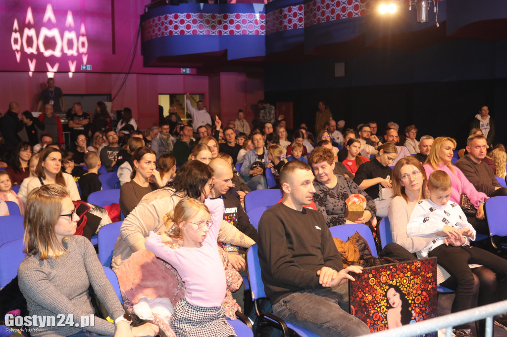 Gostyński Finał WOŚP w GOK Hutnik i licytacja serduszka