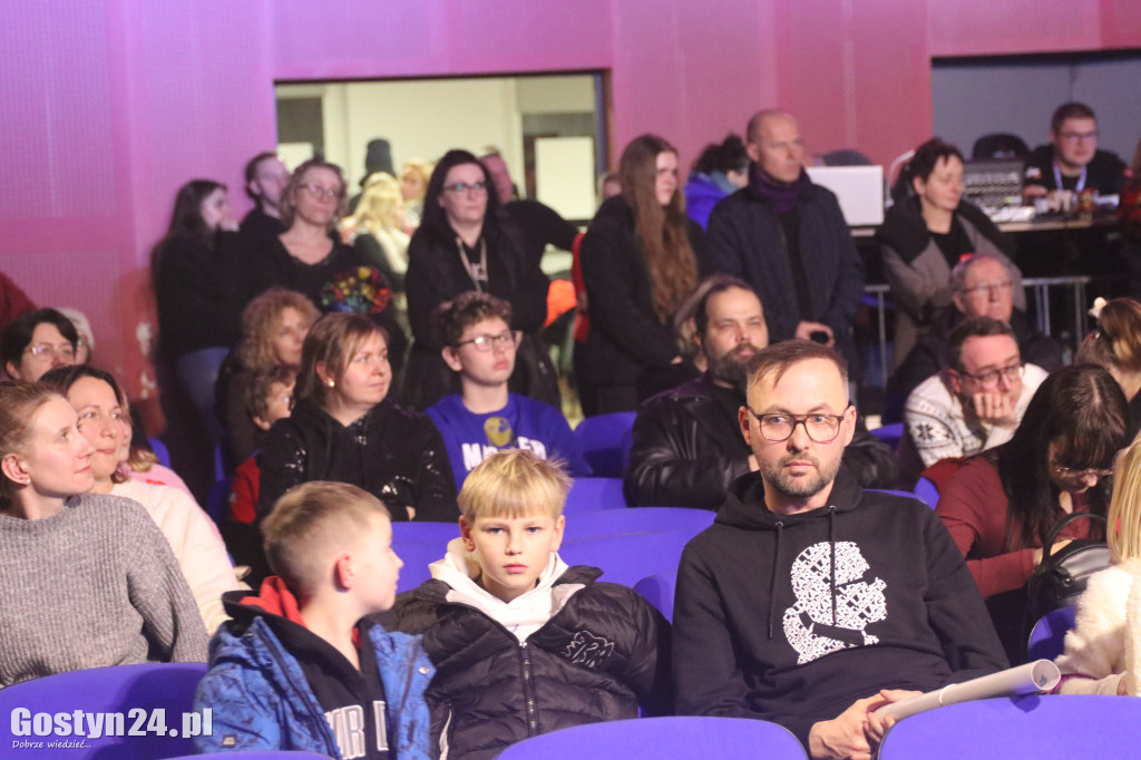 Gostyński Finał WOŚP w GOK Hutnik i licytacja serduszka