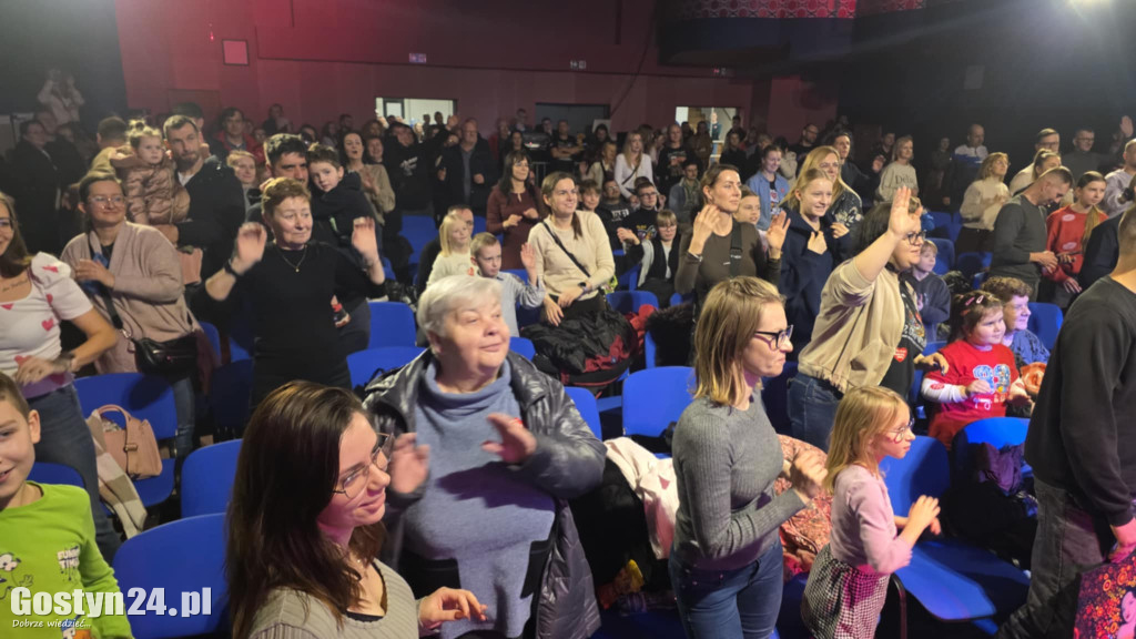 Gostyński Finał WOŚP w GOK Hutnik i licytacja serduszka