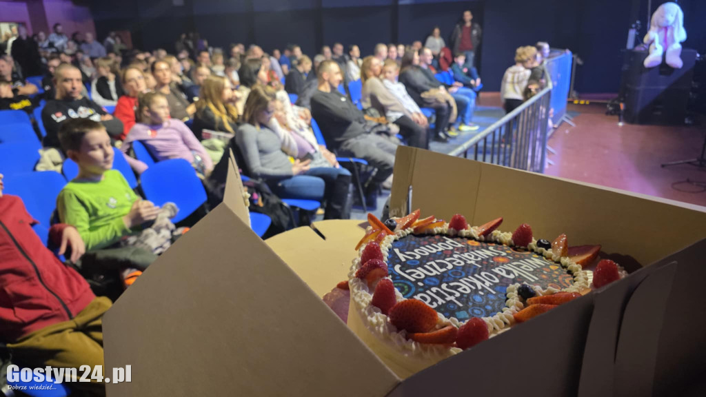 Gostyński Finał WOŚP w GOK Hutnik i licytacja serduszka