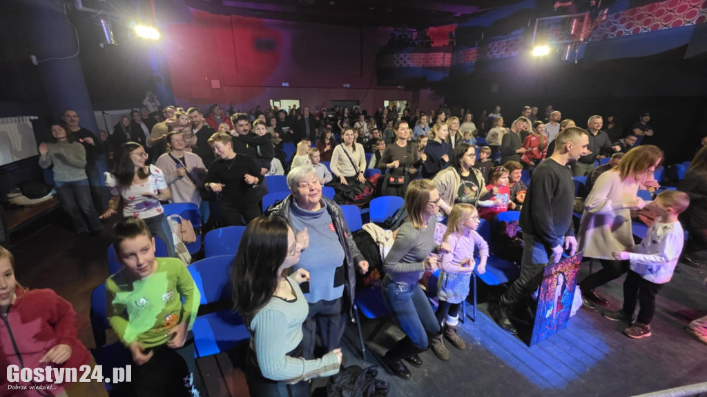 Gostyński Finał WOŚP w GOK Hutnik i licytacja serduszka