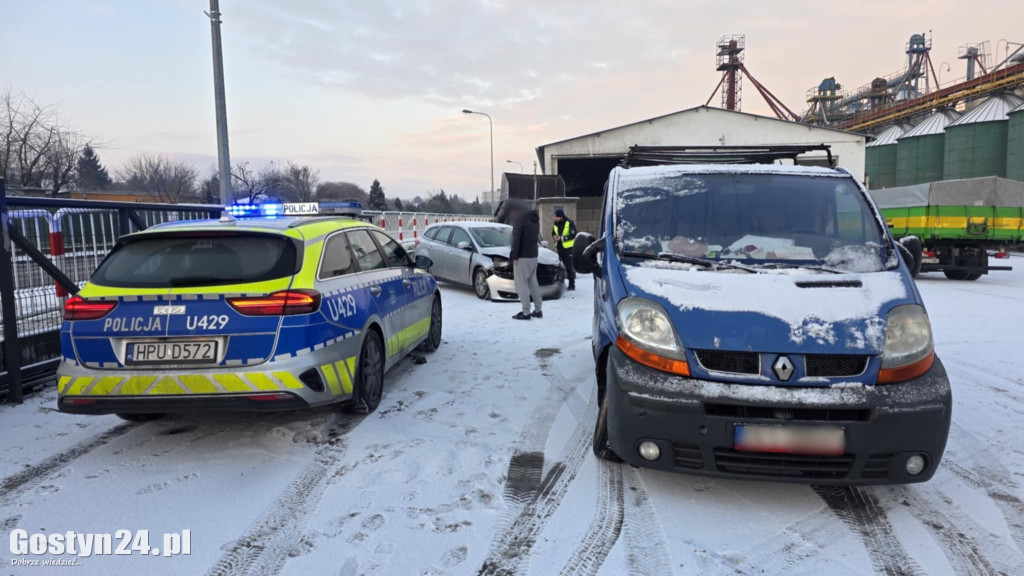 Zdarzenie aut na gostyńskim skrzyżowaniu