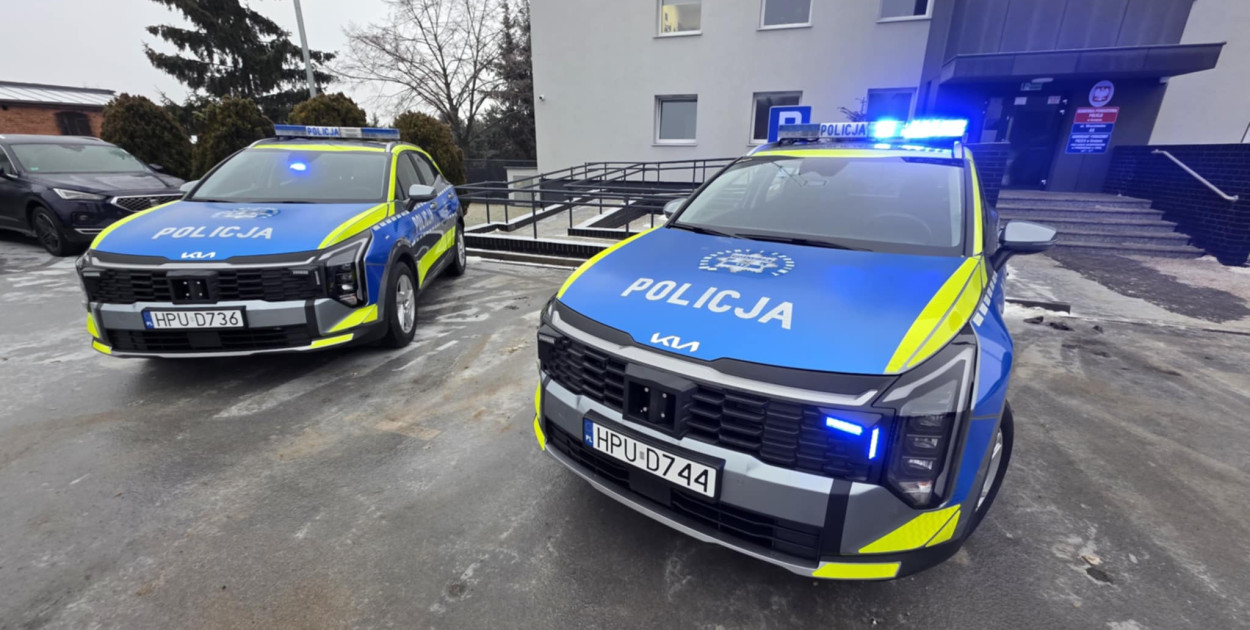 Przekazanie nowych radiowozów w KPP Gostyń