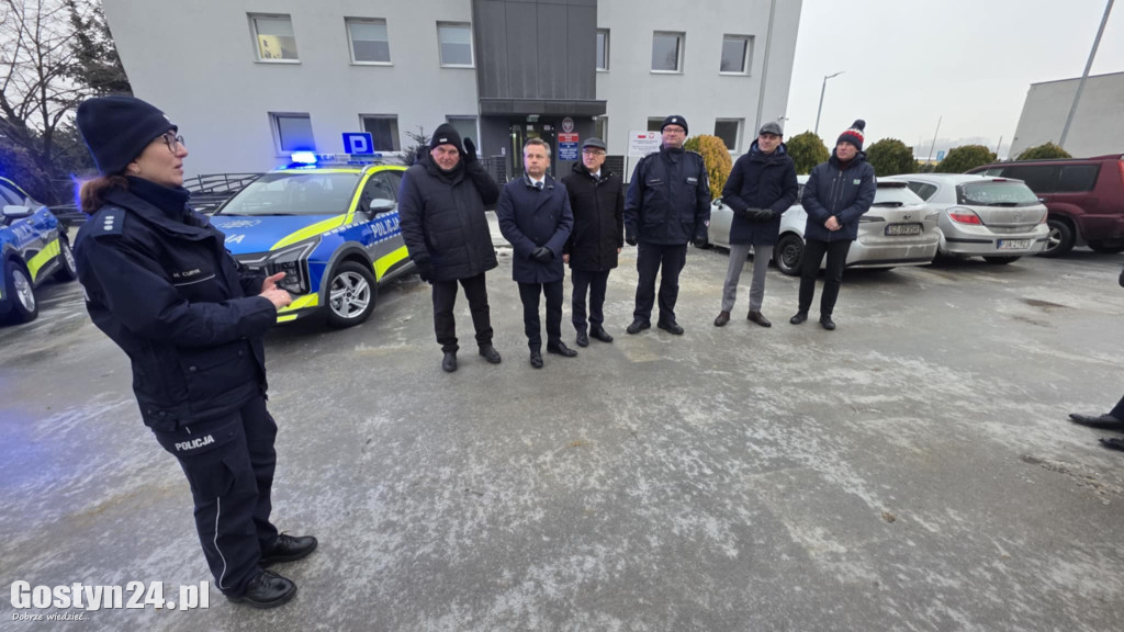 Przekazanie nowych radiowozów w KPP Gostyń