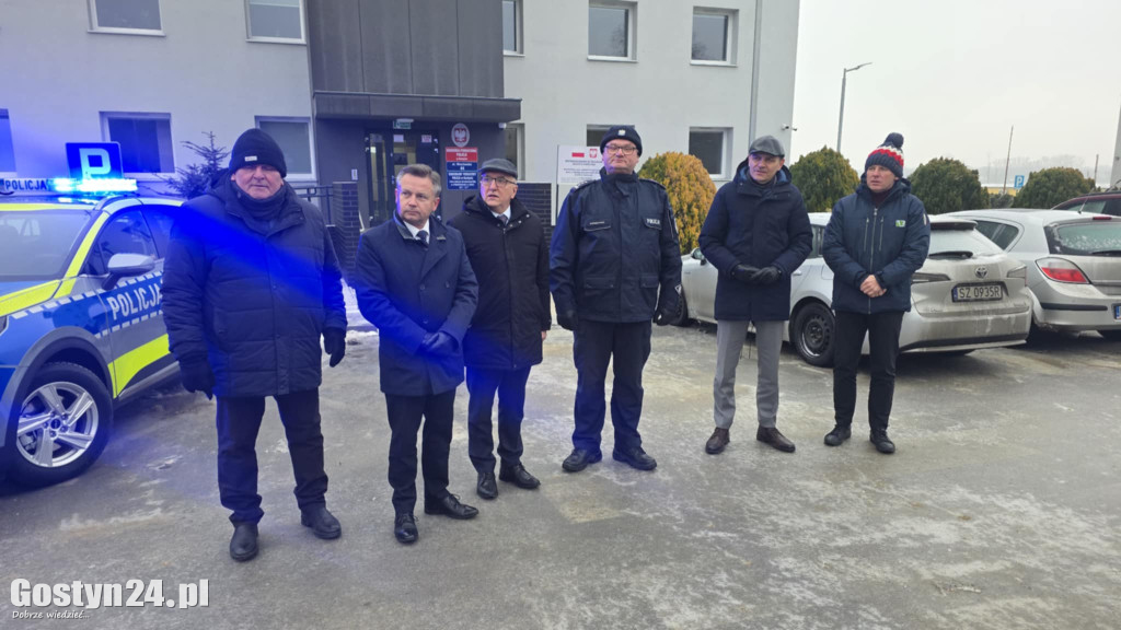 Przekazanie nowych radiowozów w KPP Gostyń