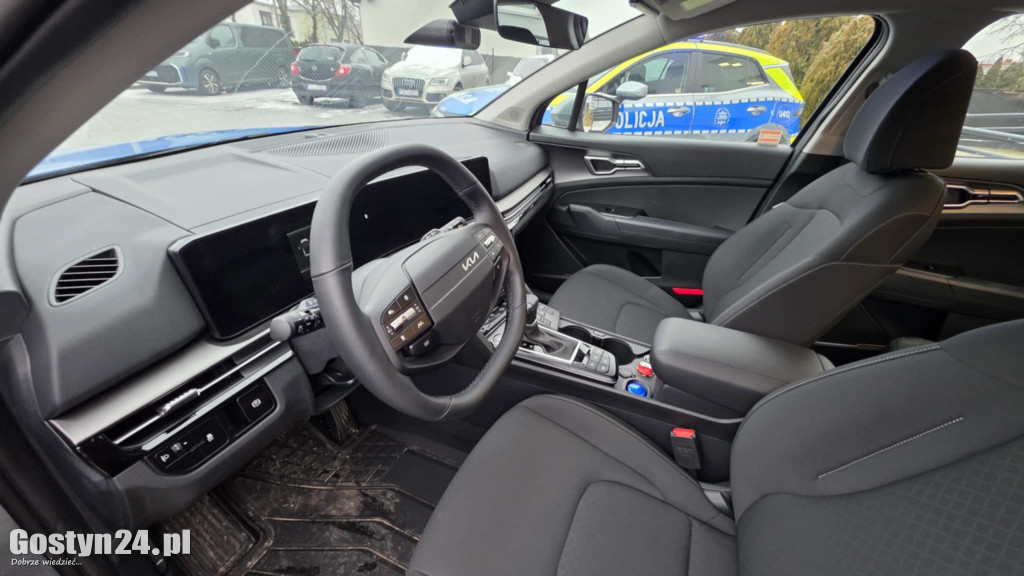 Przekazanie nowych radiowozów w KPP Gostyń