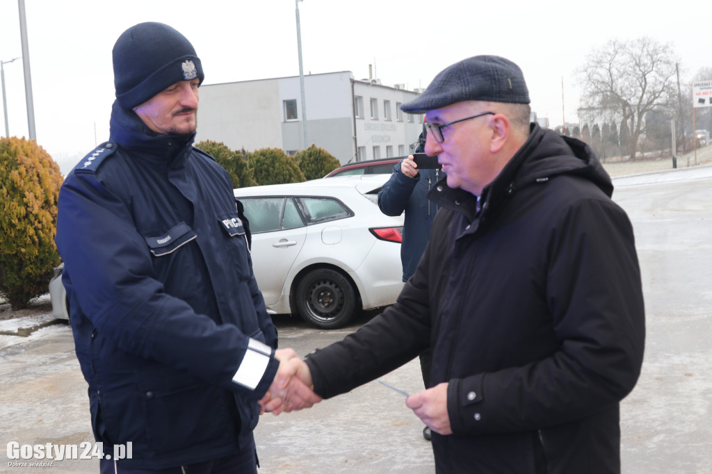 Przekazanie nowych radiowozów w KPP Gostyń