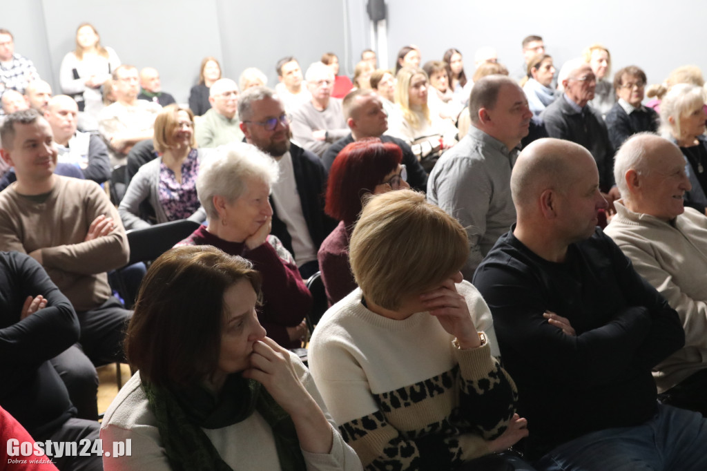 Spotkanie z Romanem Czejarkiem w gostyńskiej bibliotece