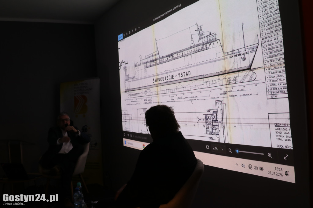 Spotkanie z Romanem Czejarkiem w gostyńskiej bibliotece