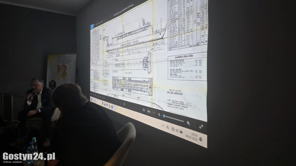 Spotkanie z Romanem Czejarkiem w gostyńskiej bibliotece